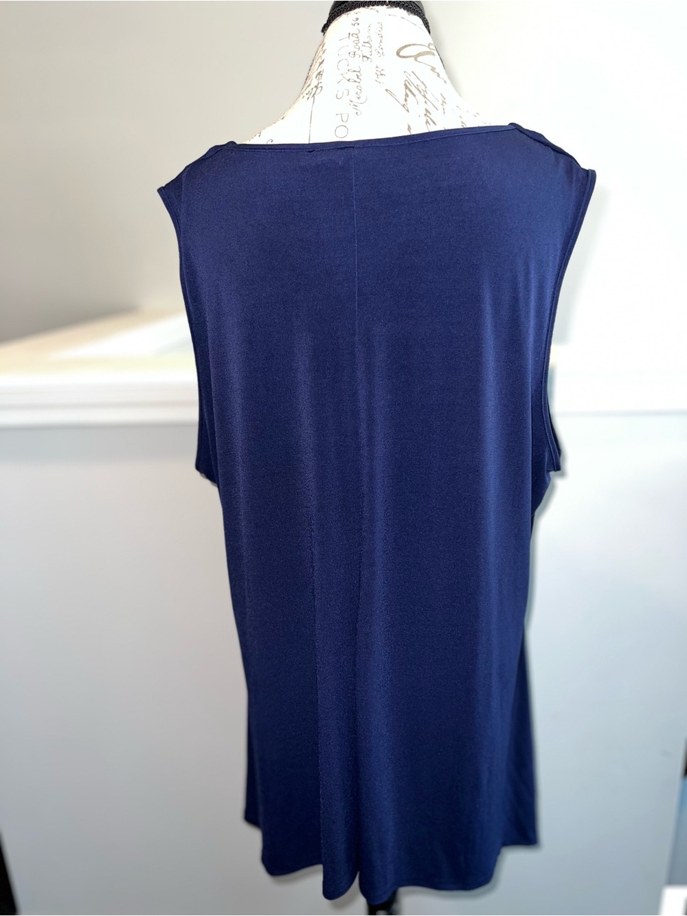 Catherines Navy Blue Embellished V-Neck Sharkbite Tunic Top Size 3X - Picture 4 of 10